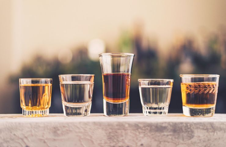 bicchieri di amaro (pixabay)