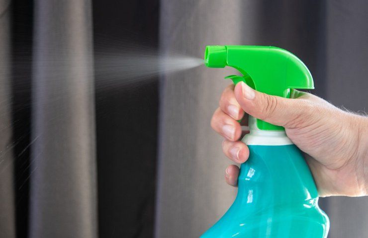 Disinfettante spray (Pixabay)
