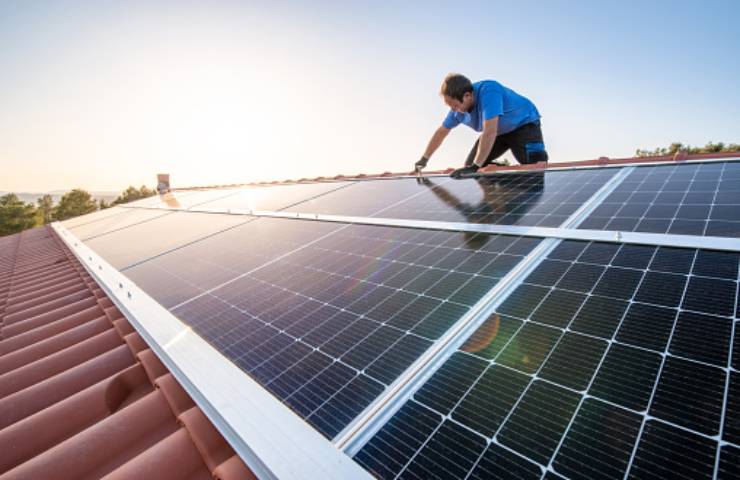 installazione impianto fotovoltaico (pixabay)