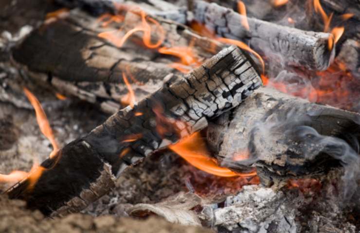 legna che brucia (pixabay)