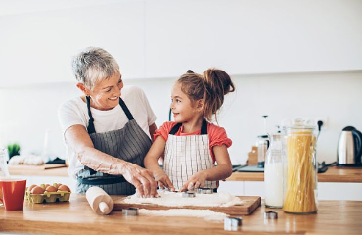 nonna in cucina (pixabay)