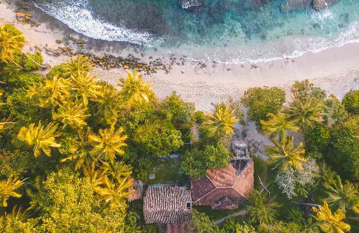 villa sulla spiaggia, tra foresta e mare