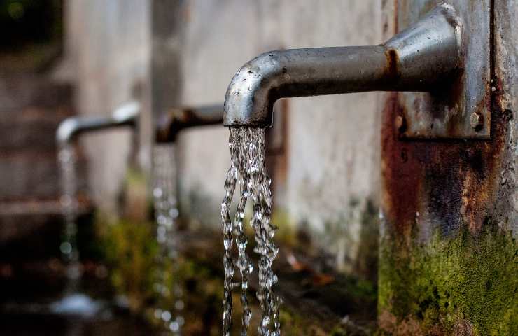 accertamenti su possibili sostanze inquinanti nei condotti idrici di acqua potabile