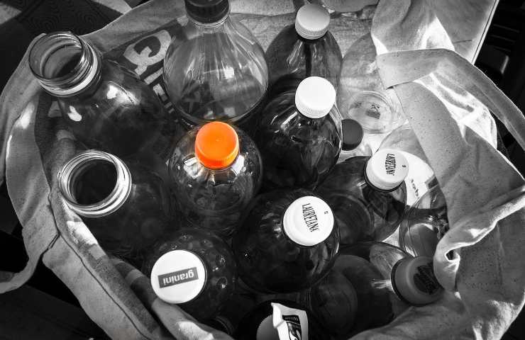 Accumulate le bottiglie di plastica e riciclatele, ecco le migliori idee