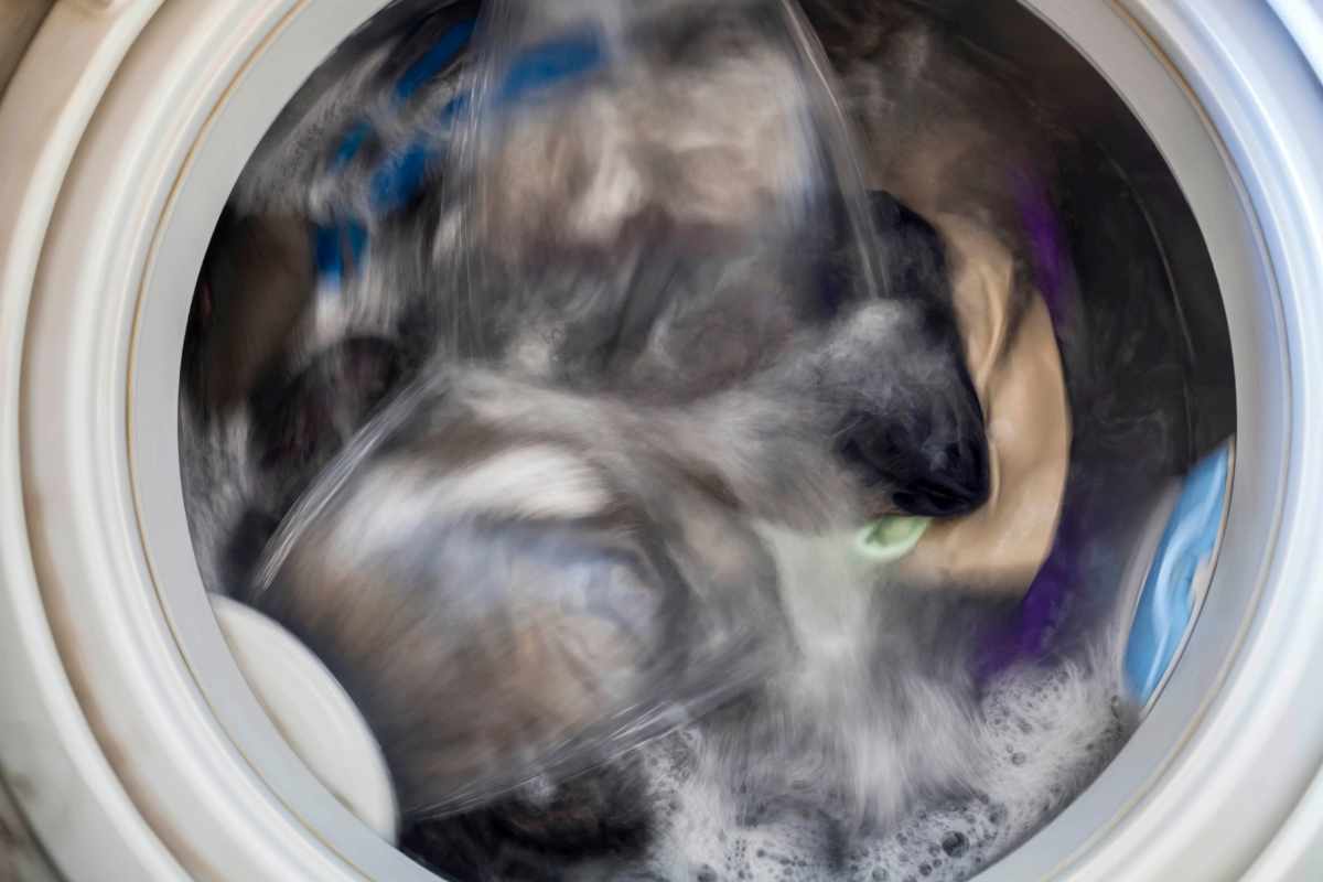 Cosa succede se metto la candeggina nella lavatrice