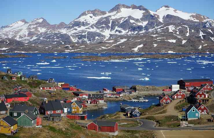 Groenlandia. Questa enorme terra, quasi interamente coperta da ghiacci, ha registrato una temperatura di -66°