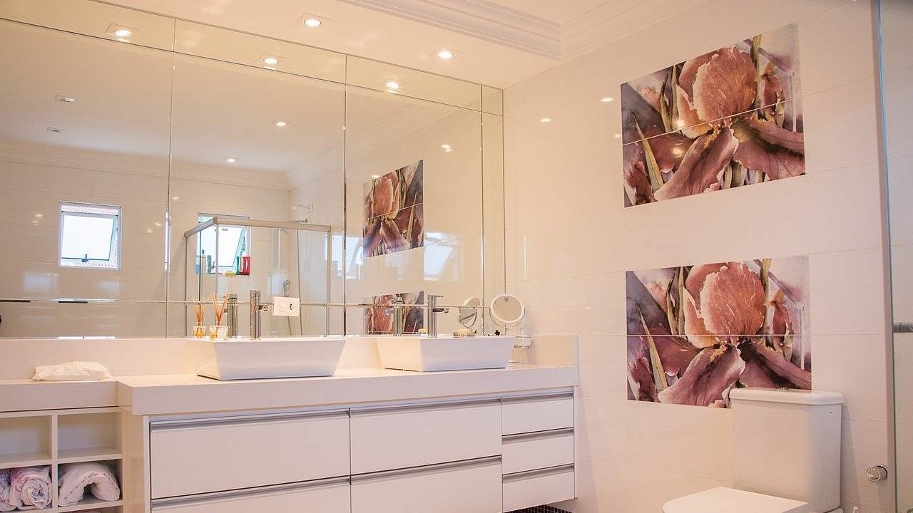 Trucchi per evitare la condensa sullo specchio del bagno