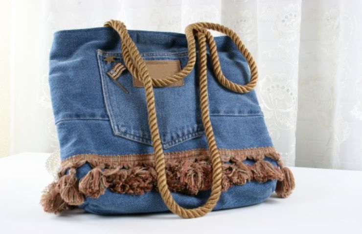 borsa con jeans riciclati (pixabay)