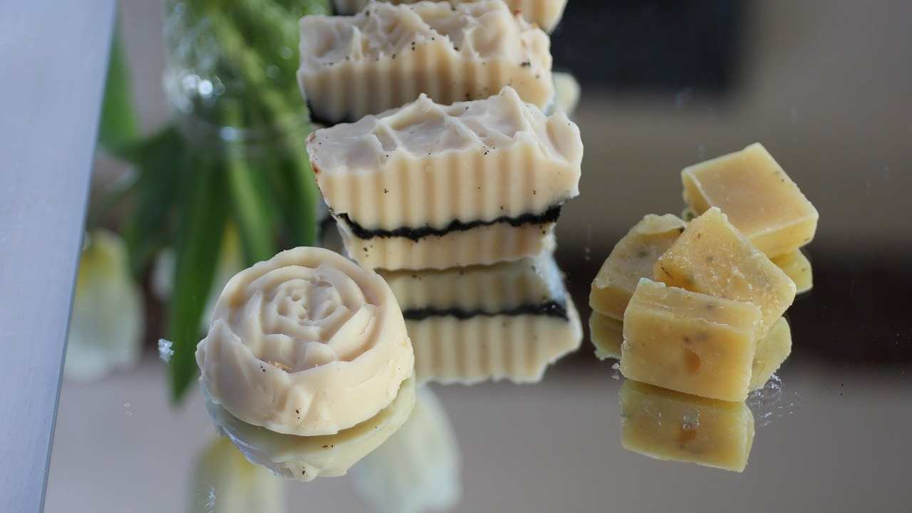 proprietà del rosmarino e del sapone di Marsiglia trasportate in una saponetta profumata