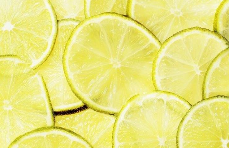 Olio essenziale di limone in casa