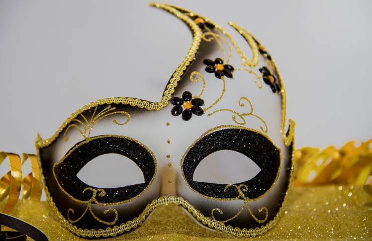 Carnevale, maschera decorata