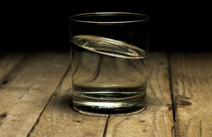 Bicchiere acqua dimagrire orario