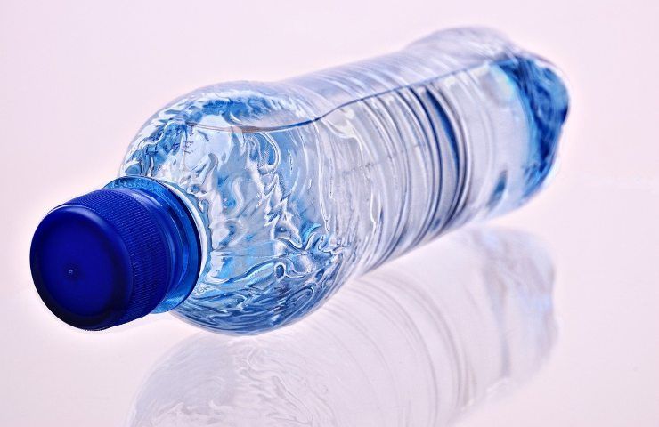 acqua potabile plastica