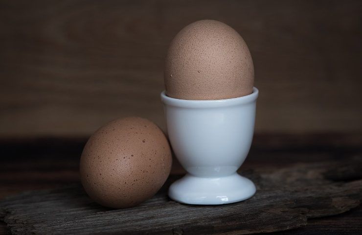 Due uova pronte per la cucina