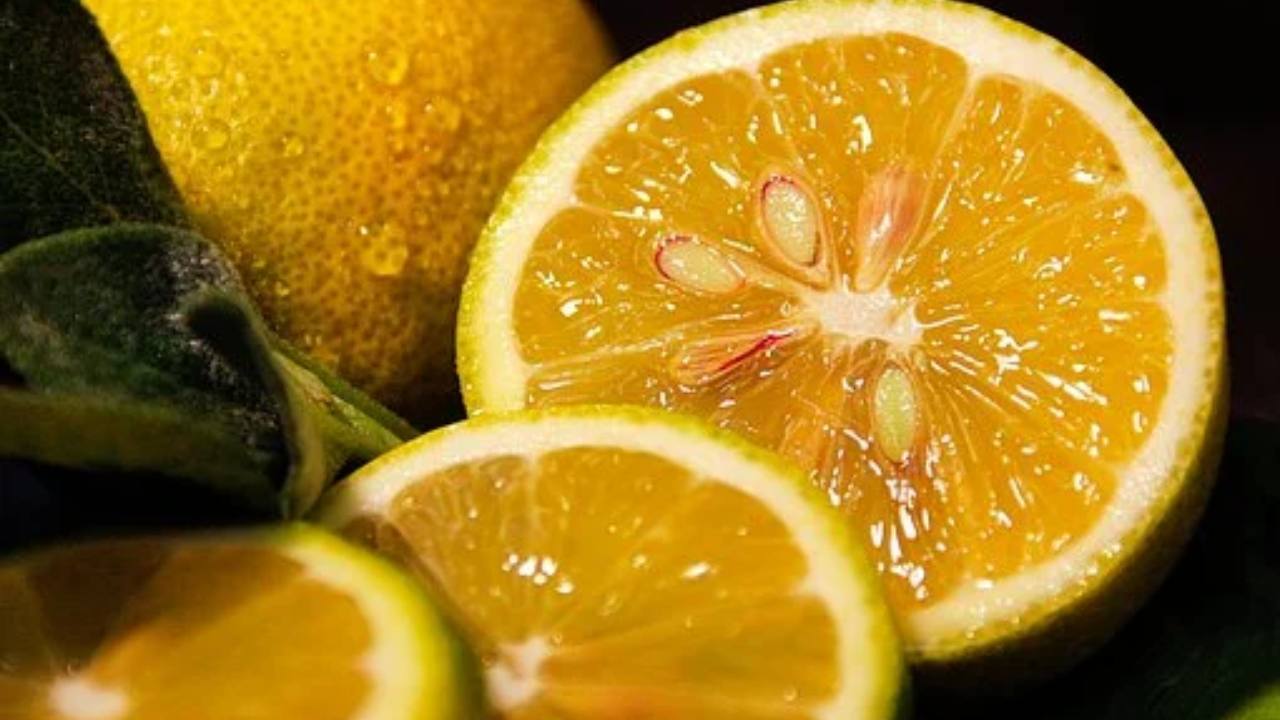 LIMONI TAGLIATI