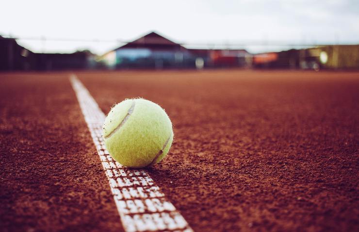 vecchio terreno diventa campo tennis