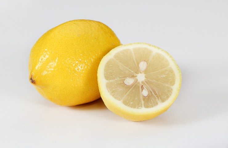 Limone pulizia frigo