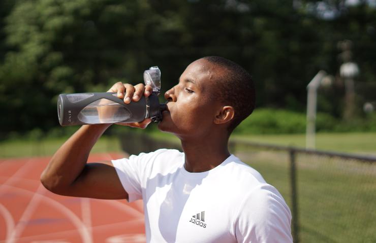 litri acqua età salute