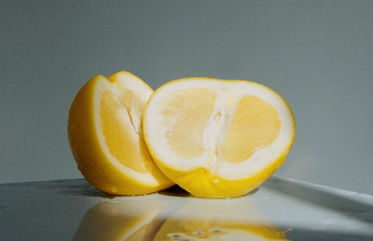 Succo limone rimedio naturale