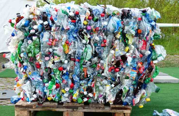 Plastica inquinamento PET riciclaggio