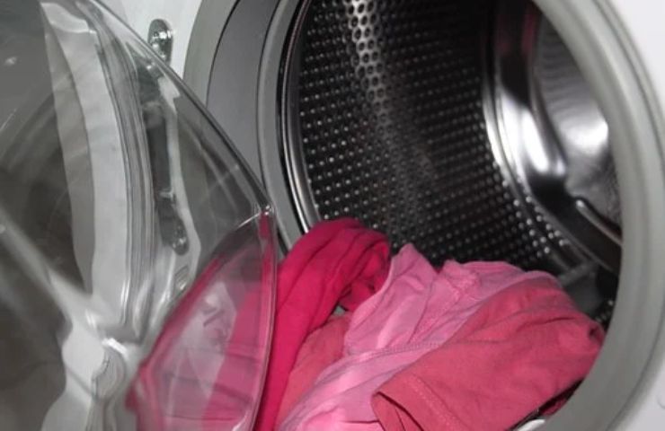 lavatrice panni rosa rimedi