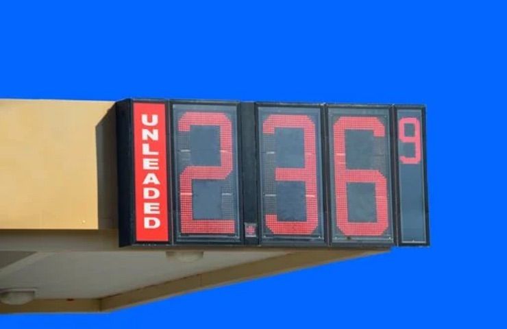 prezzo benzina rincaro
