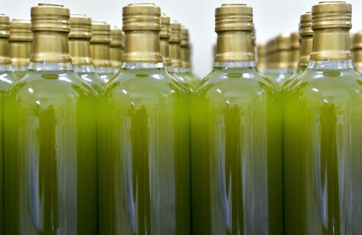 Olio bottiglia scaduto