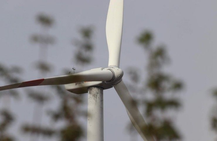 pala eolica vento energia alternativa fonti energetiche