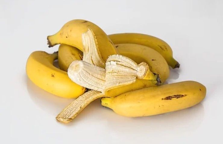banana buccia proprietà