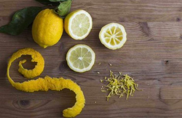 limone buccia tagliere