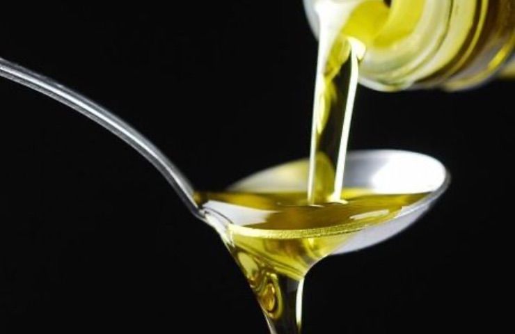 olio oliva cucchiaio falso mito