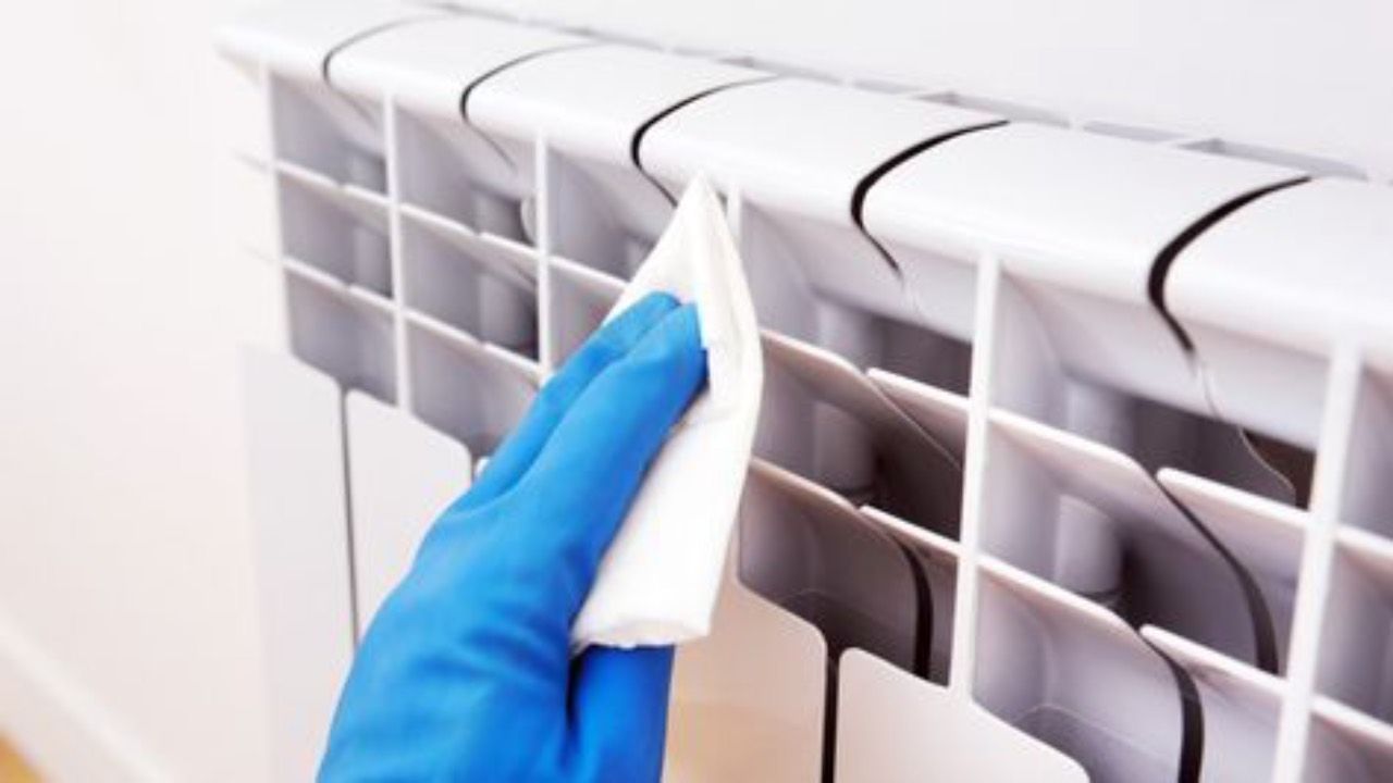 termosifoni bianchi pulizia