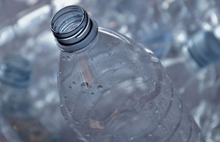 Riciclare bottiglie plastica 