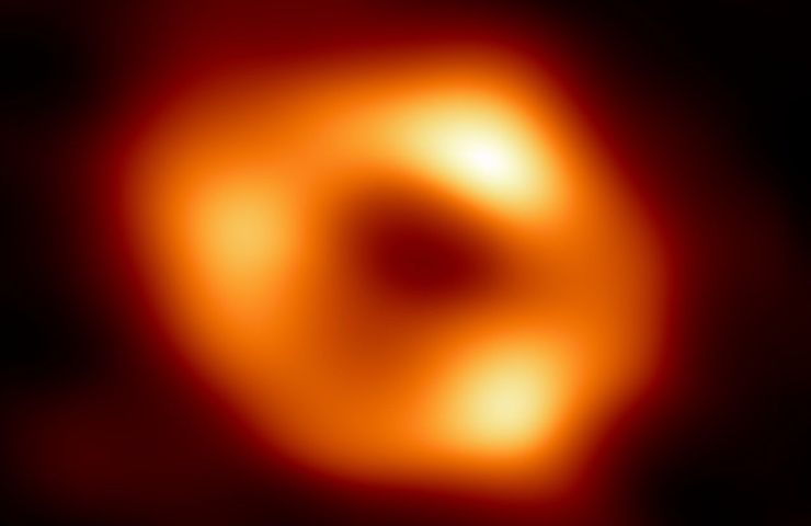 buco nero rosso foto scoperta