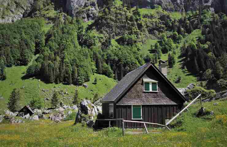 casa montagna legno manutenzione