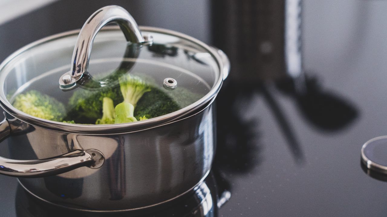 pentola coperchio metodo pulizia