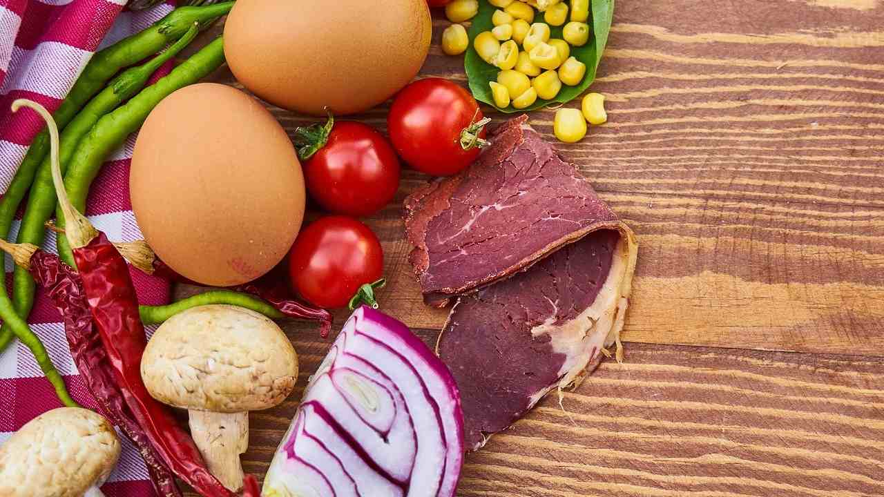 Cibi che consumano acqua. Uno vanta la peggiore impronta idrica Cibi che consumano acqua. Uno vanta la peggiore impronta idrica