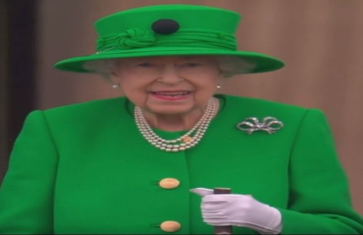 Regina Elisabetta II anima verde inaspettata