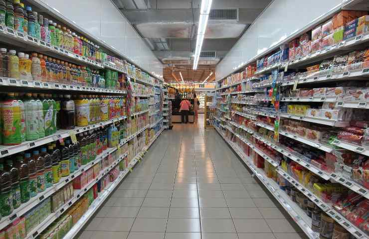 scaffali prezzi risparmio supermercato spesa