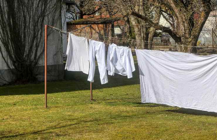 lavaggio vestiti magliette bianche rimedi della nonna