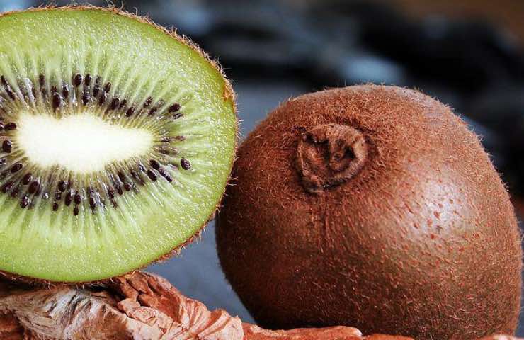 kiwi buccia benefici