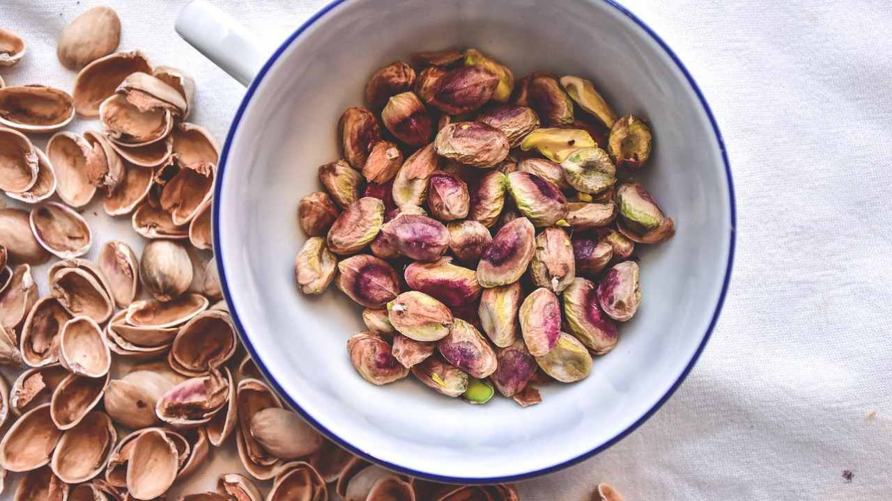 Ciotola di pistacchi