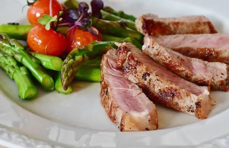 piatto carne asparagi