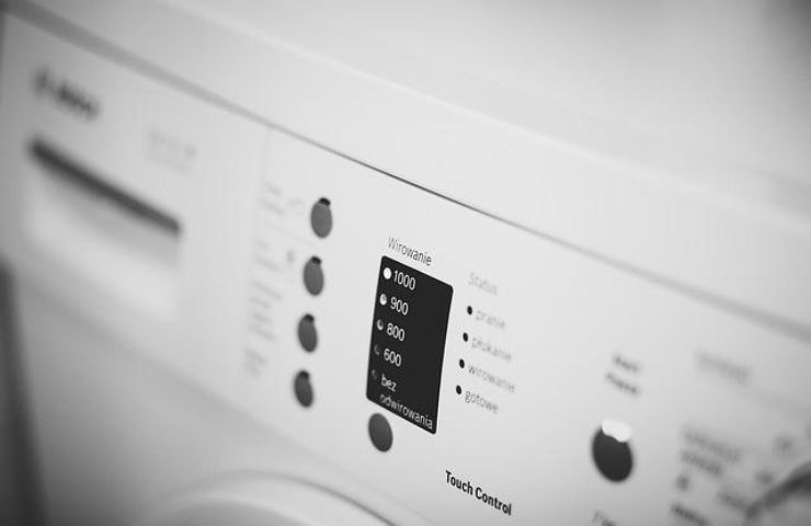 presta attenzione al funzionamento della lavatrice 