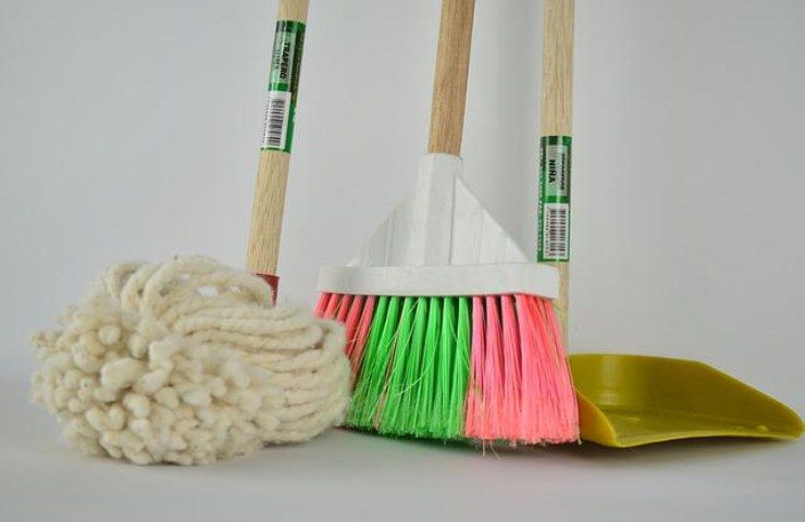 oggetti per la pulizia della casa bisogna averne cura 