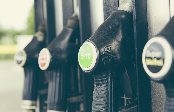 prezzi carburanti pompe bianche