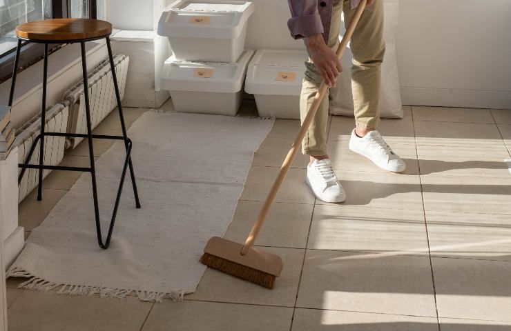 pulire fughe pavimento