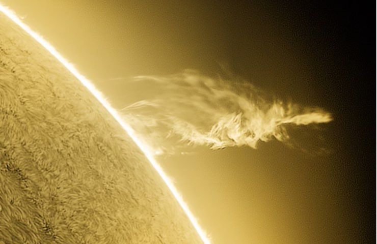 plasma solare esplosione