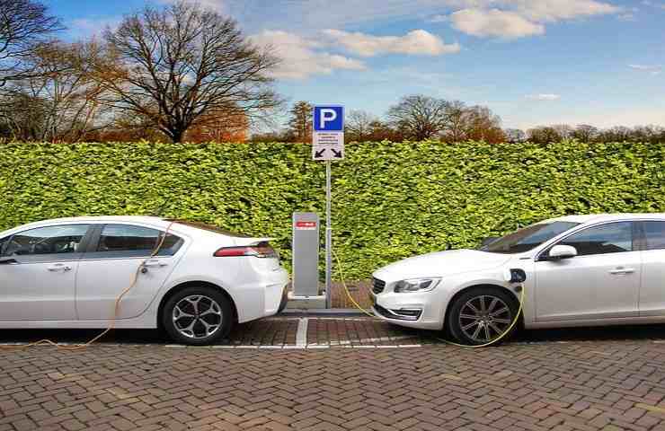 Auto ricarica stime costi