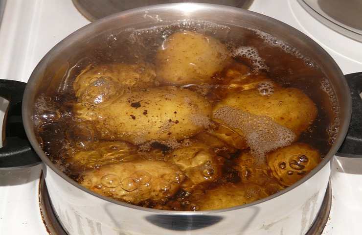 acqua cottura estirpare erbacce
